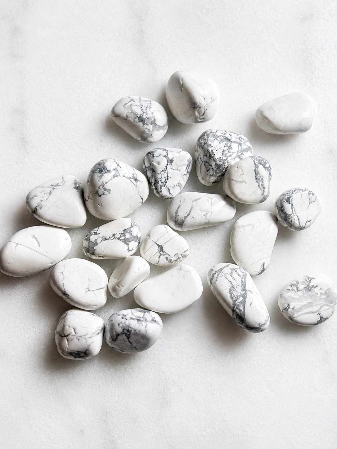 Howlite rolada – pedra da serenidade e paciência