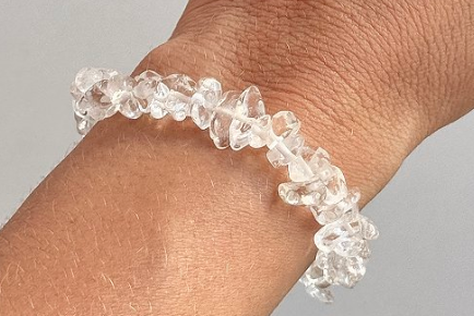 Pulseira de Quartzo Cristal Natural (Chips) – Clareza e Harmonia